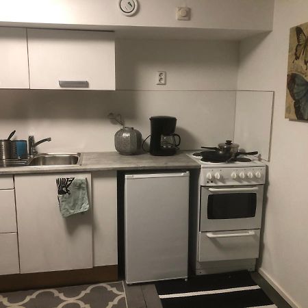 Puutaloyksioe 1 Km Turun Rautatieasemalta Apartman Turku Kültér fotó