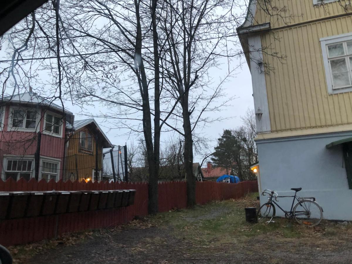 Puutaloyksioe 1 Km Turun Rautatieasemalta Apartman Turku Kültér fotó